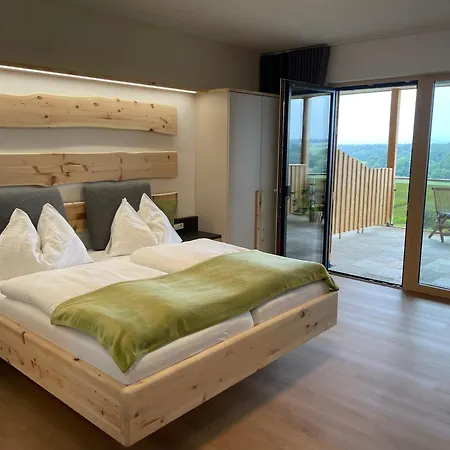 Gaestezimmer Weinhof Tropper Bed and Breakfast